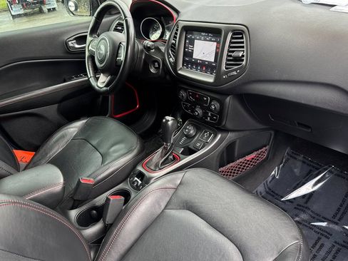 Used 2018 Jeep Compass Trailhawk w/ Leather Interior Group AWD/4WD image 18