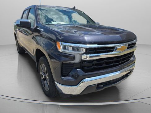 Used 2022 Chevrolet Silverado 1500 LT AWD/4WD image 2