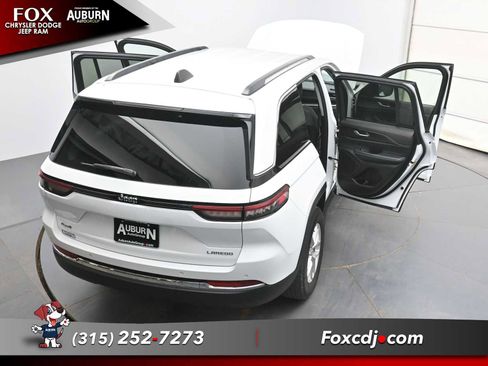 Used 2023 Jeep Grand Cherokee Laredo w/ Luxury Tech Group I AWD/4WD image 38