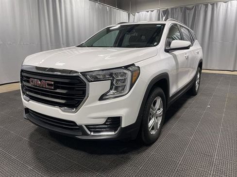 Used 2024 GMC Terrain SLE w/ Driver Convenience Package image 3