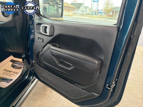 Used 2025 Jeep Gladiator Sport image 6