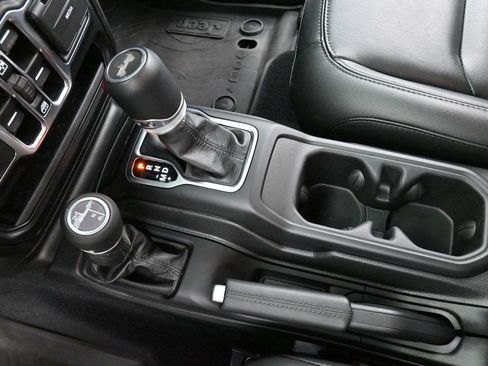 Used 2023 Jeep Wrangler Unlimited Sahara AWD/4WD image 25