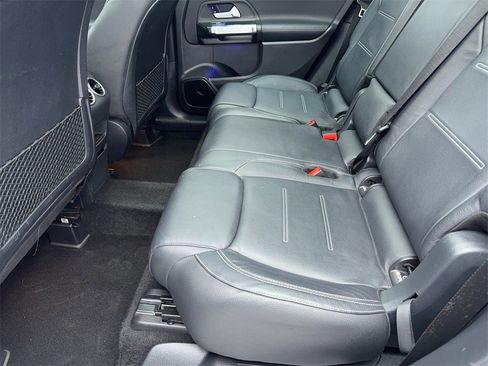 Used 2021 Mercedes-Benz GLB 35 AMG 4MATIC image 42