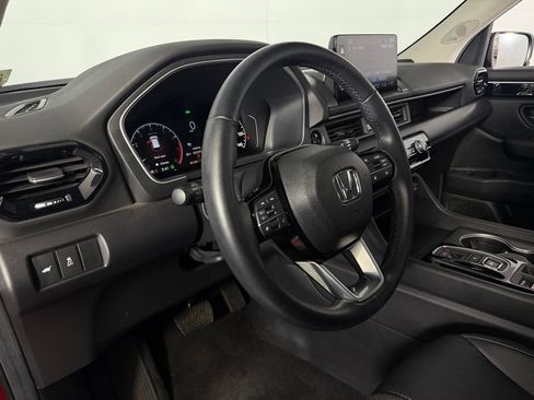 Used 2025 Honda Pilot Touring image 13