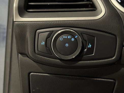 Used 2018 Ford Edge SEL image 28