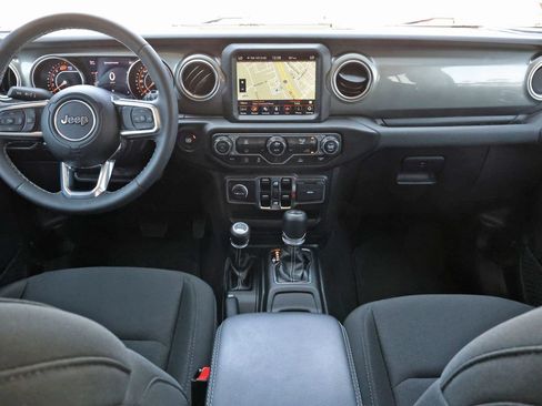 Used 2023 Jeep Wrangler Unlimited Sahara AWD/4WD image 2