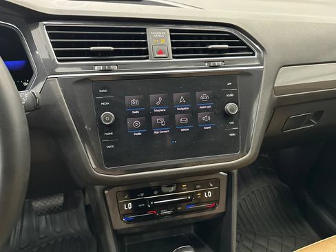 Used 2022 Volkswagen Tiguan SE FWD image 29