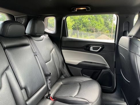 Used 2025 Jeep Compass Limited AWD/4WD image 36