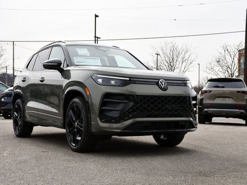 New 2026 Volkswagen Tiguan SE R-Line FWD image 1