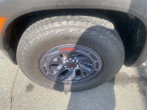 Used 2025 Nissan Frontier Pro-X w/ Pro Premium Package image 11