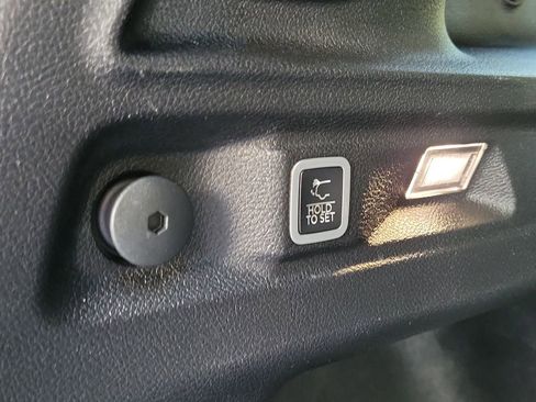 Used 2023 Jeep Grand Cherokee L Laredo image 17