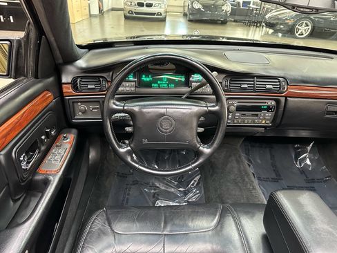 Used 1998 Cadillac De Ville Base 4dr Sedan image 19