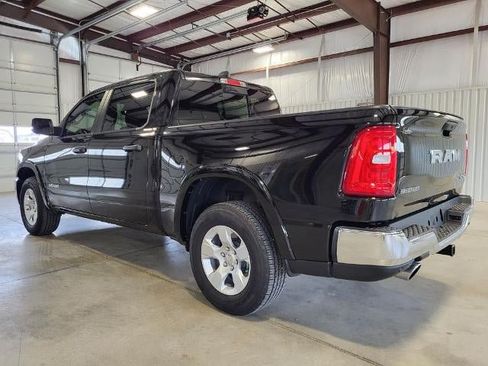 Used 2025 RAM 1500 Big Horn AWD/4WD image 3