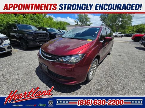 Used 2020 Chrysler Voyager Lxi FWD image 1