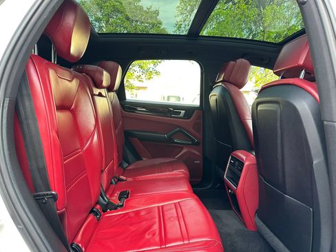 Used 2019 Porsche Cayenne AWD/4WD image 27