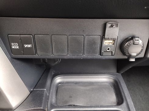 Used 2016 Toyota RAV4 XLE image 28