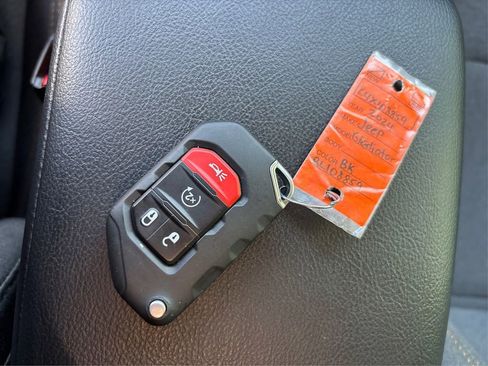 Used 2024 Jeep Gladiator Sport image 38