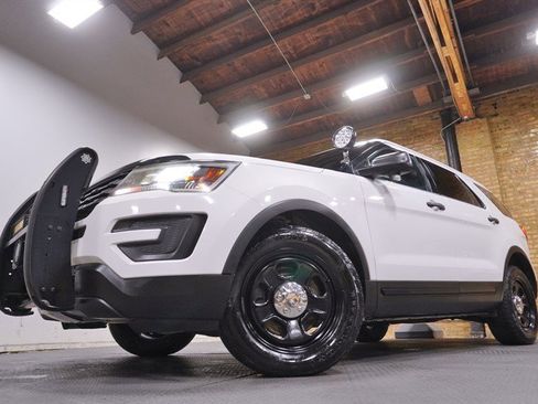 Used 2017 Ford Explorer 4WD Police Interceptor image 3