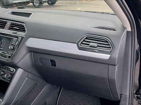 Used 2022 Volkswagen Tiguan S image 17