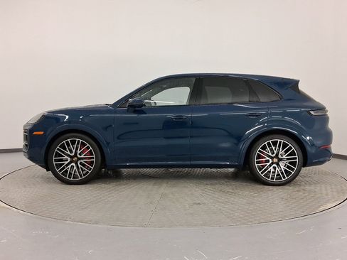 New 2025 Porsche Cayenne GTS image 2