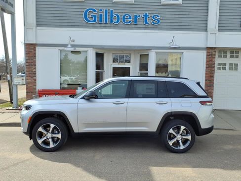 New 2026 Jeep Grand Cherokee Limited Reserve AWD/4WD image 1