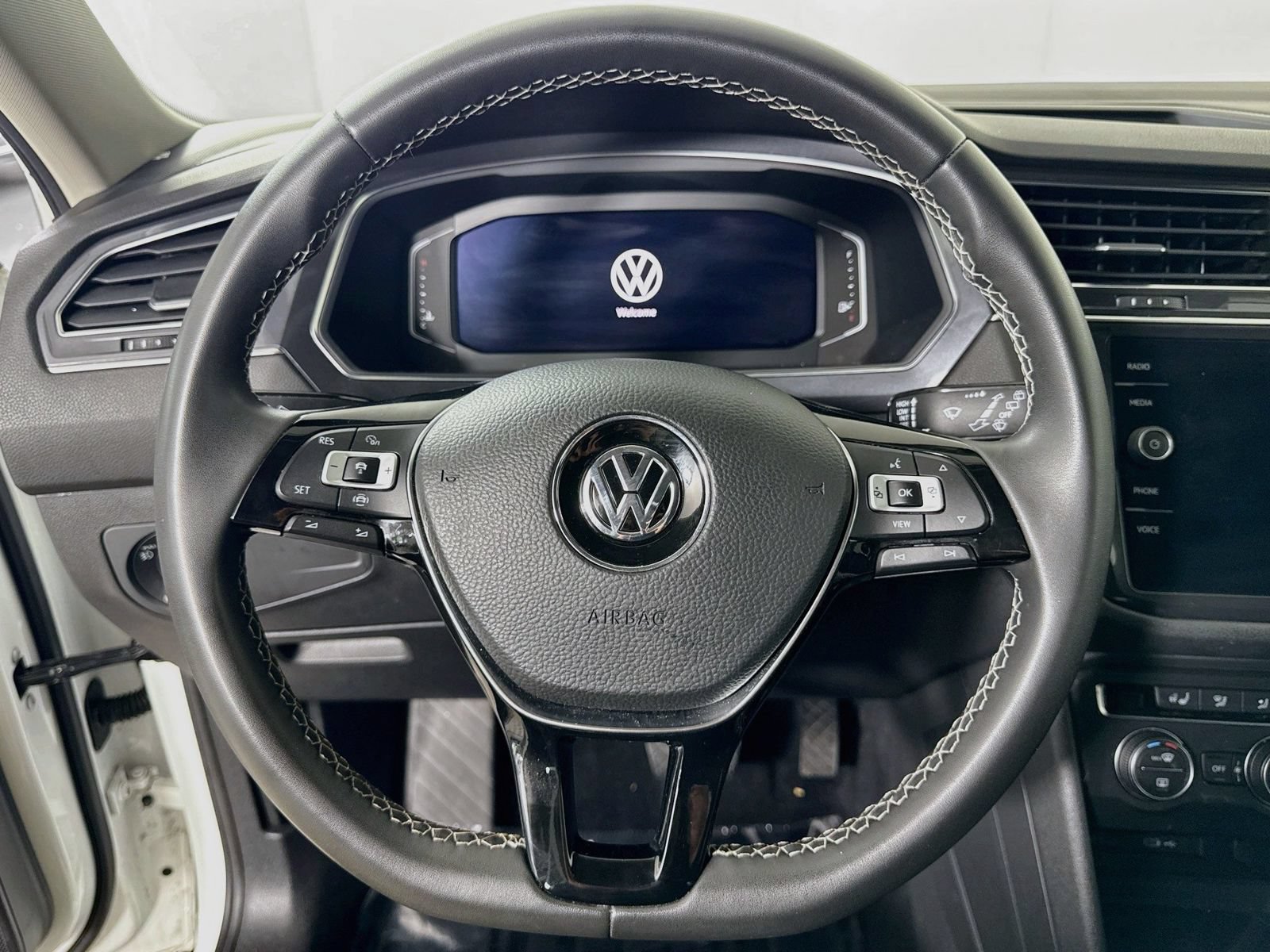 Used 2021 Volkswagen Tiguan SEL AWD/4WD image 14