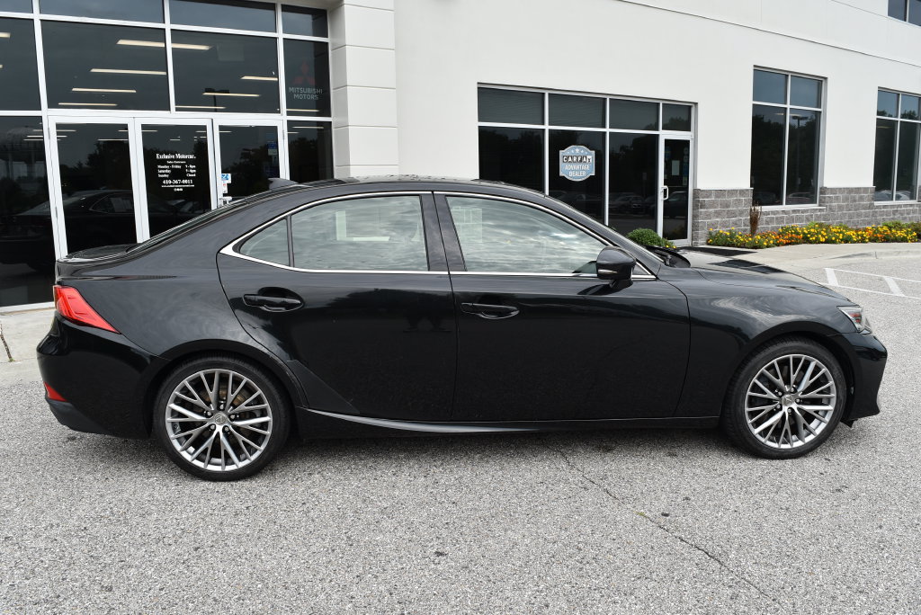 Used 2017 Lexus IS 200t RWD image 2