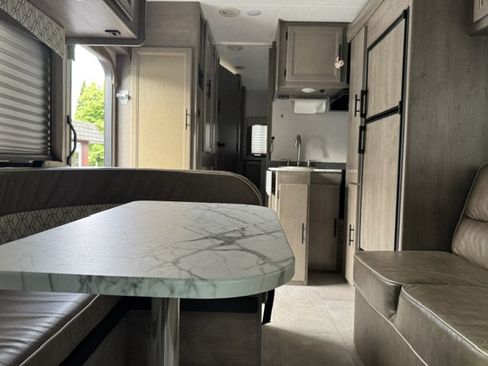 Used 2019 Chevrolet Express 4500 w/ RV Package RWD image 9