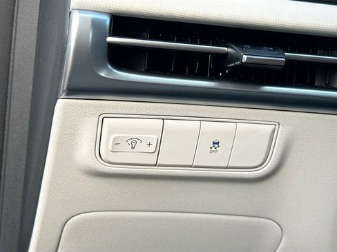 Certified 2025 Hyundai Tucson SE image 10