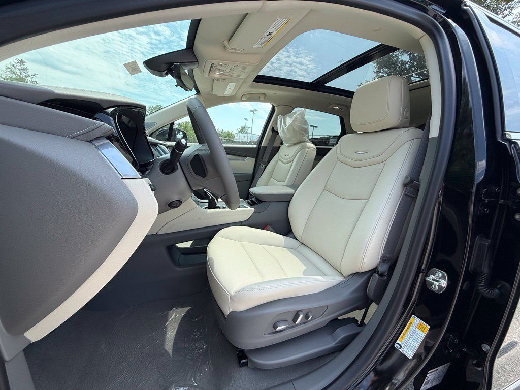 Certified 2026 Cadillac XT5 Premium Luxury w/ Driver Assist Package FWD image 5