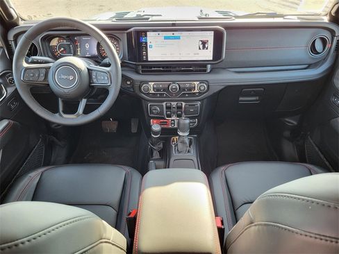 Used 2025 Jeep Gladiator Rubicon w/ Convenience Group image 13