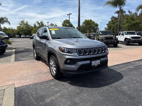 Used 2022 Jeep Compass Latitude w/ Sun and Sound Group AWD/4WD image 6