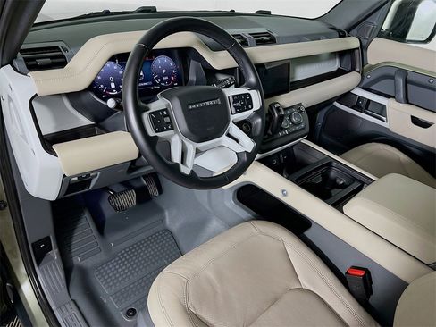 Used 2024 Land Rover Defender 110 S image 9
