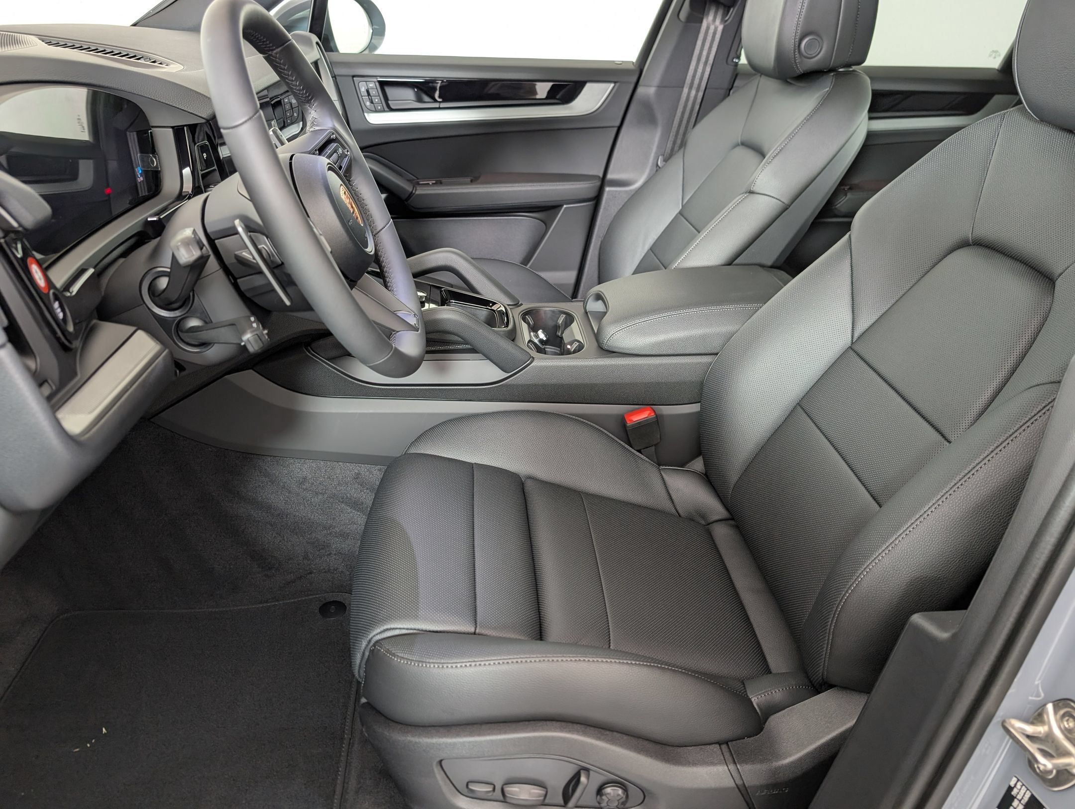 Certified 2026 Porsche Cayenne AWD/4WD image 5