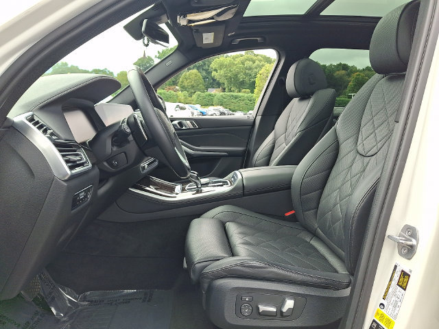 Used 2023 BMW X5 xDrive40i w/ Premium Package AWD/4WD image 2