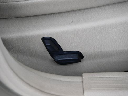 Used 2010 Mercedes-Benz C 300 Sport image 17