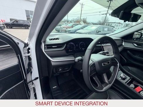 Certified 2023 Jeep Grand Cherokee Limited w/ Luxury Tech Group II image 18