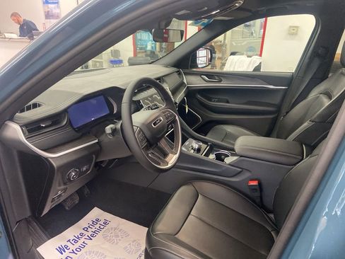 New 2026 Jeep Grand Cherokee Limited image 8