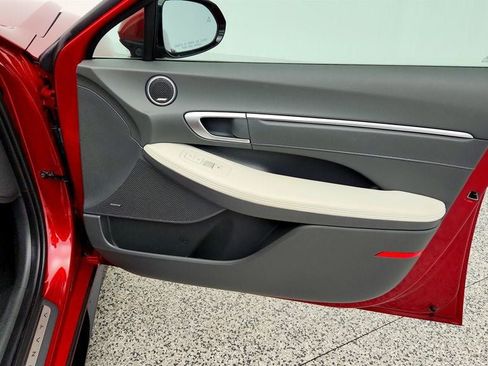 Used 2025 Hyundai Sonata Limited FWD image 26