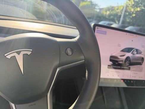 Used 2023 Tesla Model Y Long Range AWD/4WD image 13