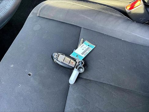 Used 2019 Nissan Titan SV image 28