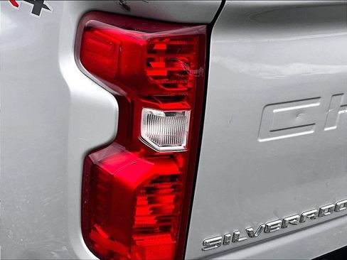 Used 2020 Chevrolet Silverado 2500 LT w/ Fleet Comfort Package image 18