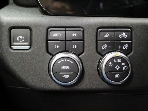 Used 2024 GMC Sierra 1500 SLT w/ SLT Premium Plus Package AWD/4WD image 22