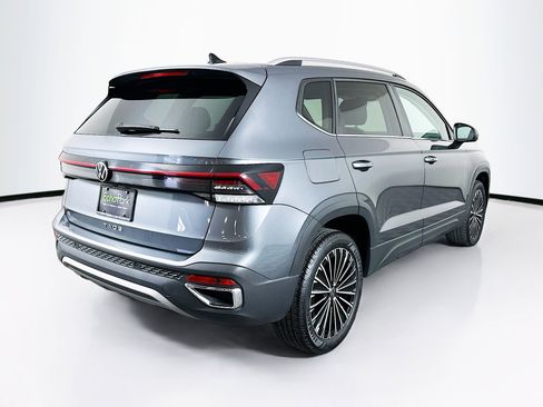 Used 2025 Volkswagen Taos SE image 9