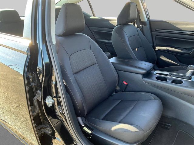Used 2025 Nissan Altima 2.5 SV FWD image 28