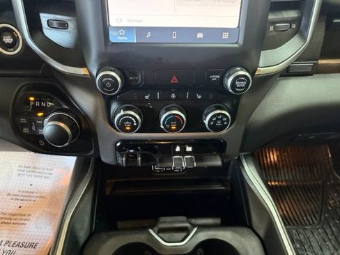 Used 2024 RAM 1500 Big Horn AWD/4WD image 30