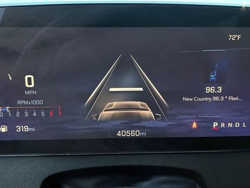 Used 2025 Chevrolet Traverse LT FWD image 17