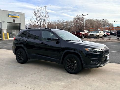 Used 2023 Jeep Cherokee Altitude Lux image 3