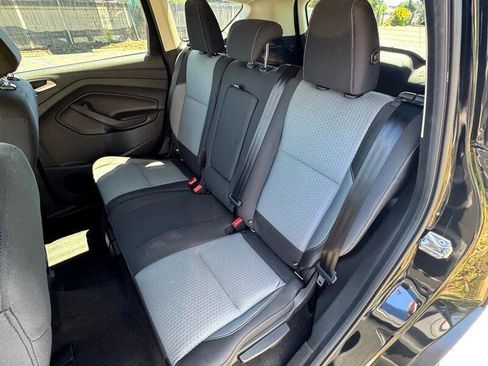 Used 2017 Ford Escape SE image 9