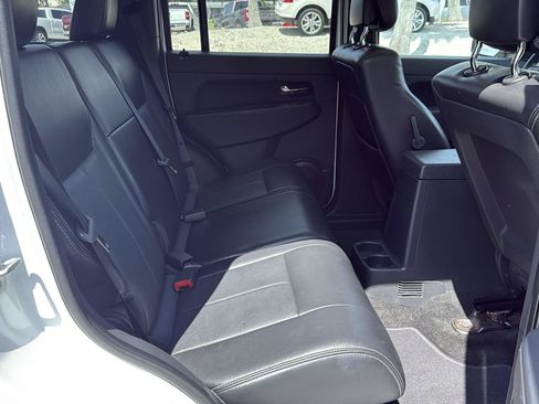 Used 2012 Jeep Liberty Sport RWD image 15